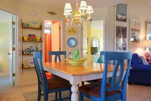 Dining - Charming oceanfront retreat, Sea Shanty / 153 Marlin, with 3 beds in Holden Beach. (Holden Beach)