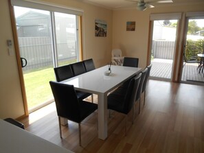 Dining - Stormbird Retreat -Walking distance to beach, Shops & Pub - Off Peak Special! (Port Vincent)