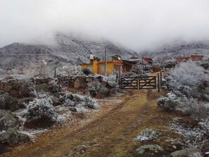 Vista frontal de la propiedad