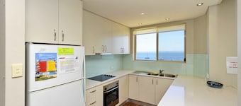 Del Rae 12 Beachfront Apartment with Water Views