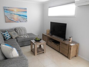 TV, DVD player - Cluff Vew  -   Sea views!... Off Peak Special! (James Well)