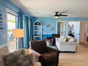 Interior - Enjoy oceanfront bliss at When Pigs Fly, a spacious 4BR gem in Holden Beach, NC. (Holden Beach)