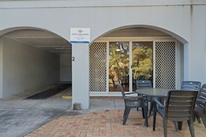 Outdoor dining - Shoal Bay Avenue 7 (Shoal Bay)