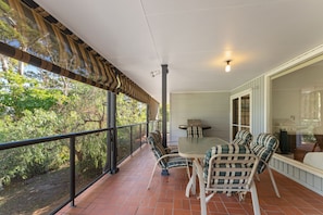 Outdoor dining - Shoal Bay Avenue 7 (Shoal Bay)