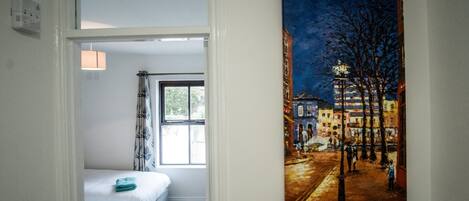 2 soverom, strykejern/-brett, reiseseng for barn og wi-fi (inkludert)