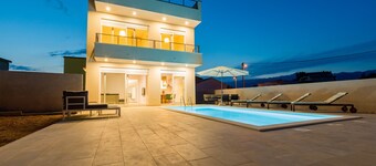 Villa Lele - Pool, Sea & Mountain View