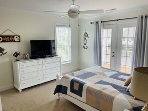 4 bedrooms, WiFi, bed sheets - Compass Rose / 109 Sunshine: Spacious 4BR house in beach in Holden Beach, NC. (Holden Beach)