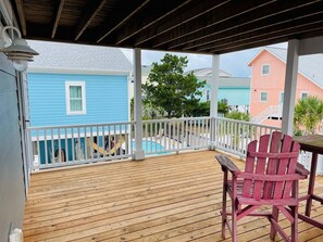 Terrace/patio - Compass Rose / 109 Sunshine: Spacious 4BR house in beach in Holden Beach, NC. (Holden Beach)