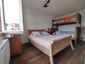 2 bedrooms, WiFi, bed sheets - Wonderful house at the heart of Provence 1km to beach with terrace and parking (Fos-Sur-Mer)