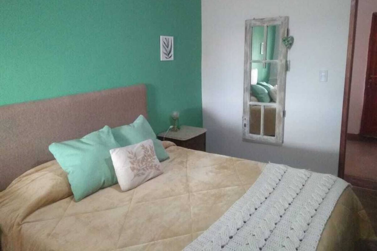 Design Room, Mountain View (Verde) | 3 bedrooms, blackout drapes, WiFi (free), bed sheets