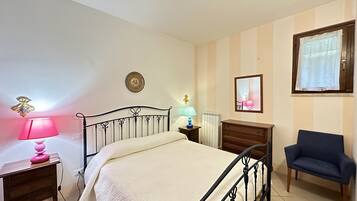 6 bedrooms, iron/ironing board, free WiFi, bed sheets