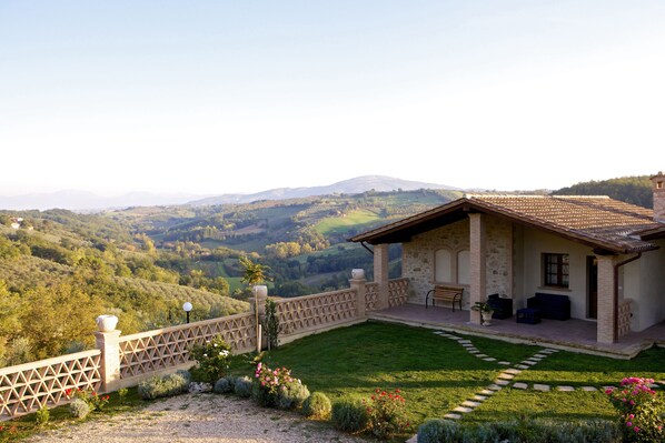 Exterior - HILLTOP VILLA PRIVATE POOL AMAZING LOCATION (Gualdo Cattaneo (Perugia))