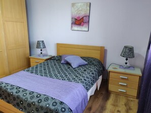 3 bedrooms, iron/ironing board, WiFi, bed sheets - Spacious Penthouse in Marsascala with views from Two Terraces (Marsaskala)