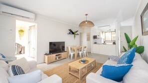 TV - Bay Village Unit 2/47 Shoal Bay Rd - Stylishly furnished unit with views over Shoal Bay Beach (Shoal Bay)