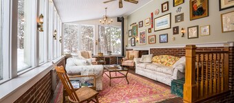 Private Tavern, Hot Tub, 8-Fireplaces, Spa Baths, Fire Pit, Baths Ensuite - Shop or Ski!