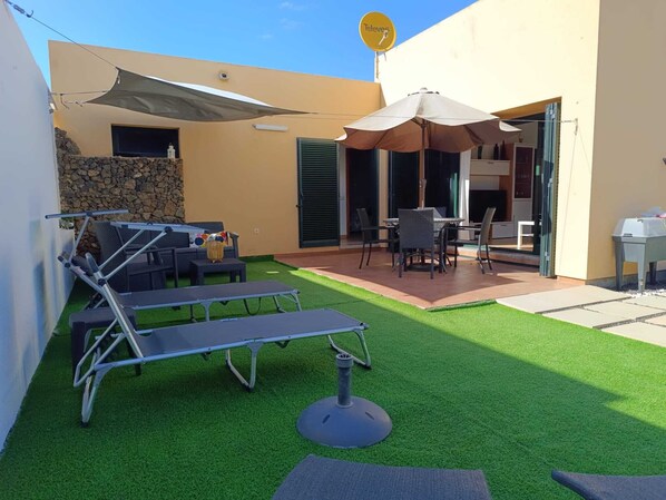 Outdoor dining - Villa Sharon For You relax (Corralejo)