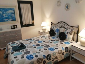 3 chambres, fer et planche à repasser, lit parapluie, Wi-Fi gratuit