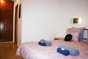 3 bedrooms, iron/ironing board, travel crib, free WiFi - Villa Sharon For You relax (Corralejo)