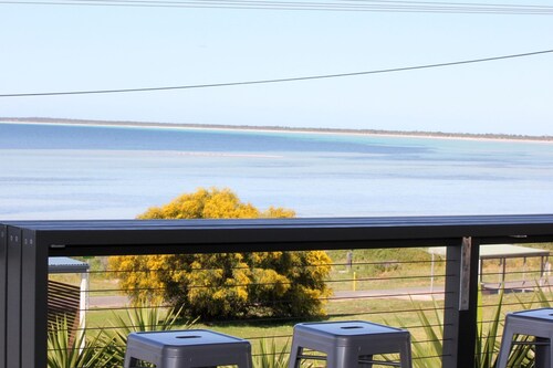 Cheers   -   Sea views    Free Wifi    On the Esplanade