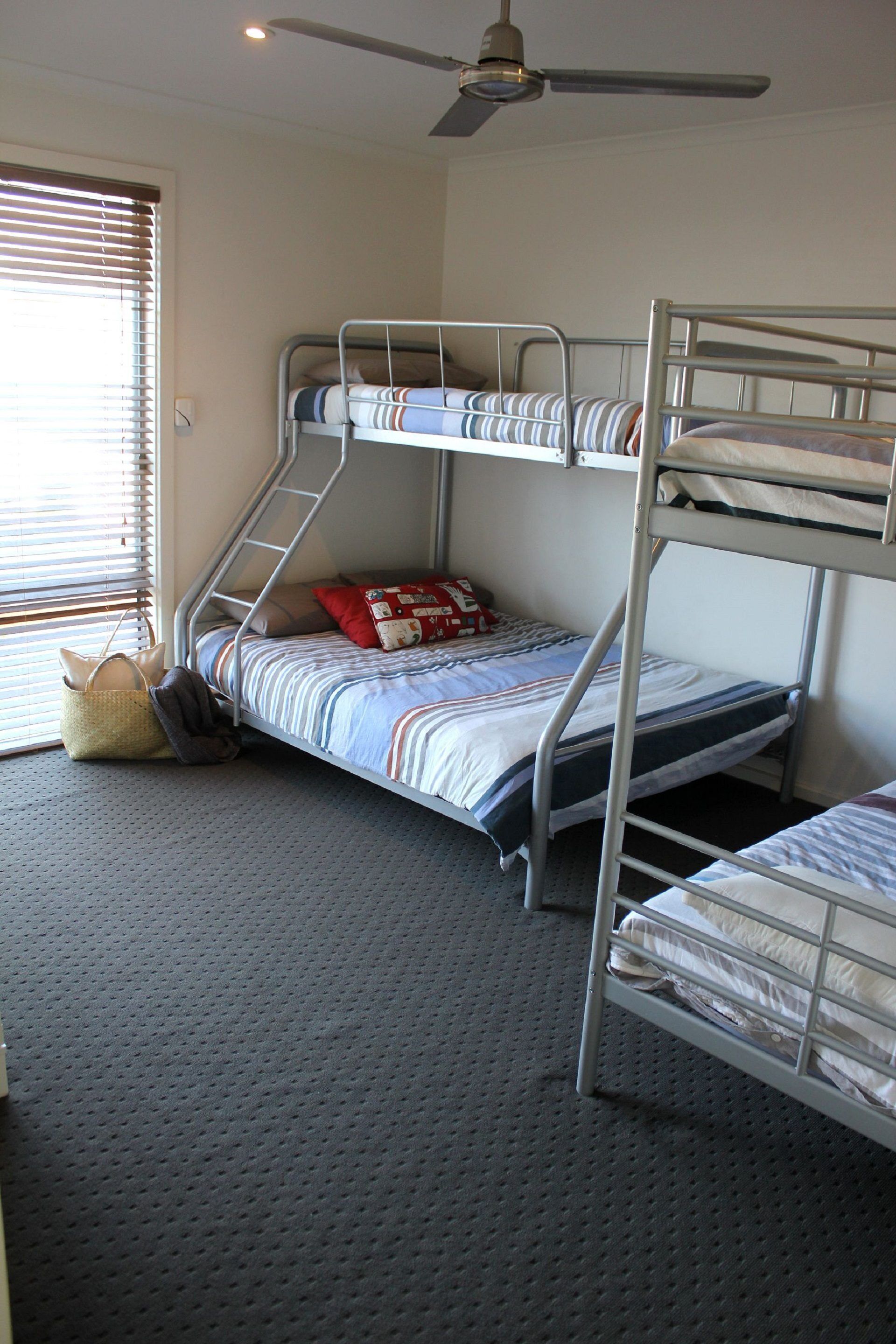 Cheers   -   Sea views    Free Wifi    On the Esplanade — image 7