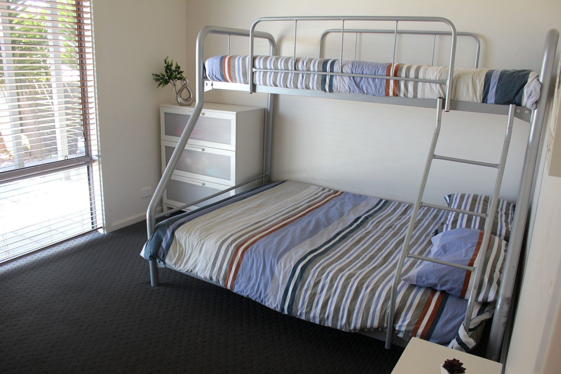 Cheers   -   Sea views    Free Wifi    On the Esplanade — image 8