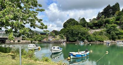 Cosy one bedroom flat with riverviews in Kingswear overlooking Dartmouth