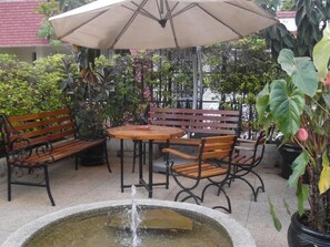 Outdoor dining - Studio Apartment Samra B1  (Kilimani)
