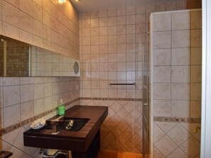 Bathtub, hair dryer, towels