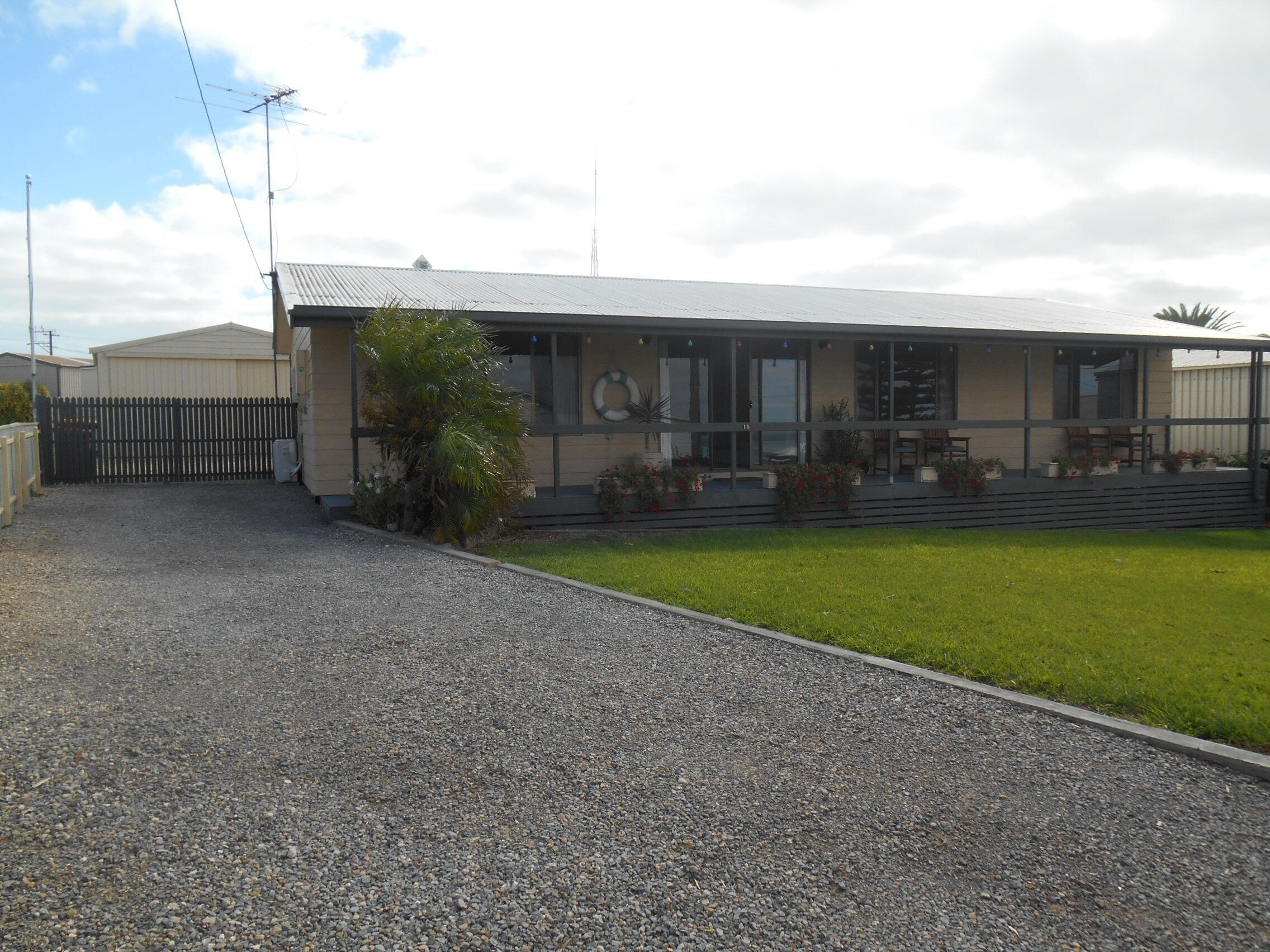 Roshy's Retreat ~ sea views off deck - Off Peak Special! — image 15