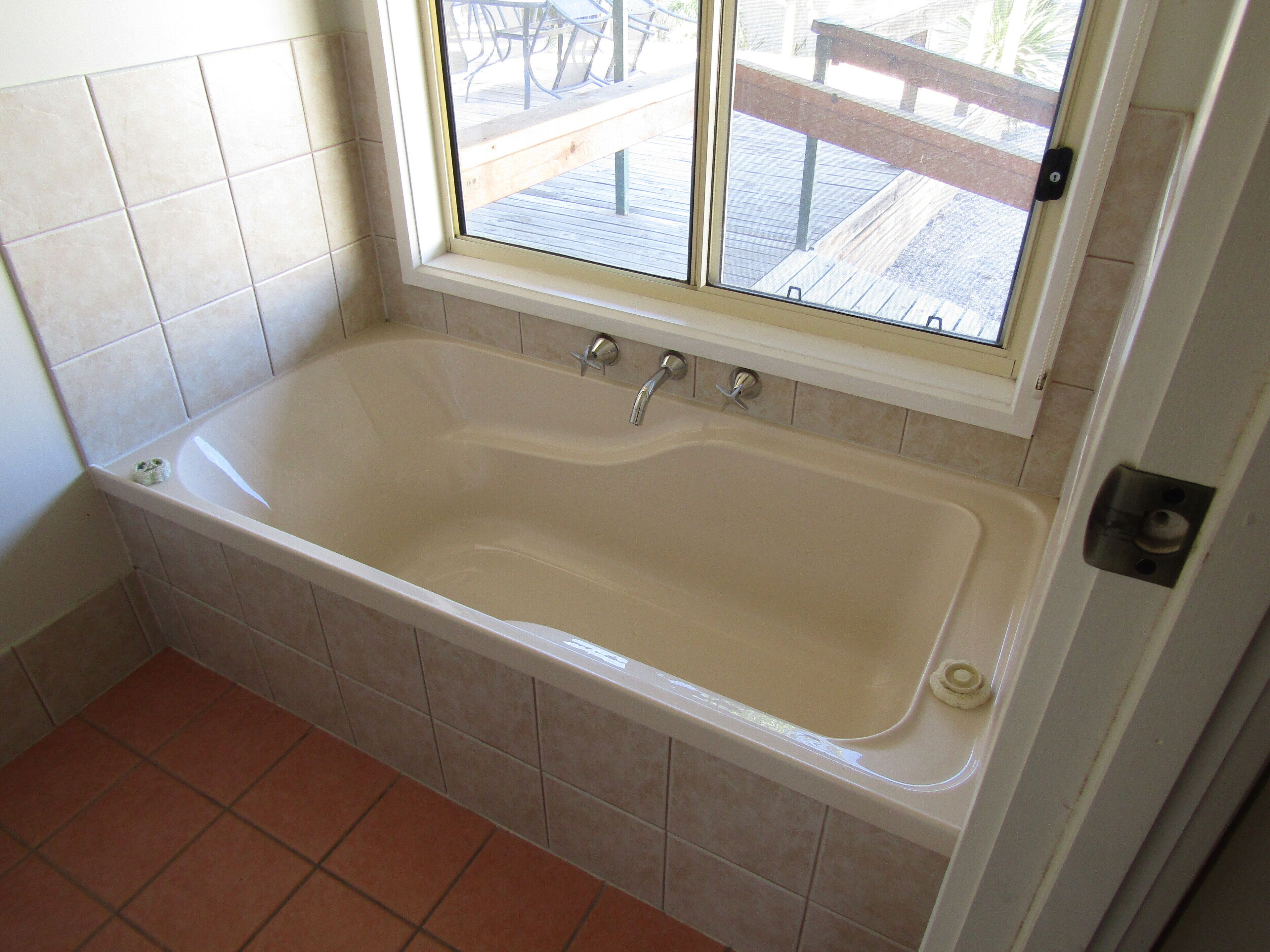 Ramsay's Retreat -Short walk to main street and beach! — image 10