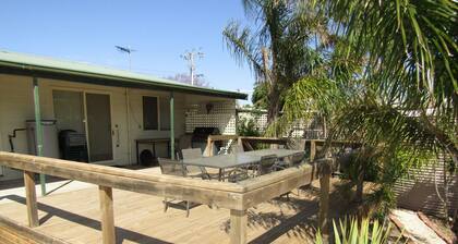 Ramsay's Retreat -Short walk to main street and beach!