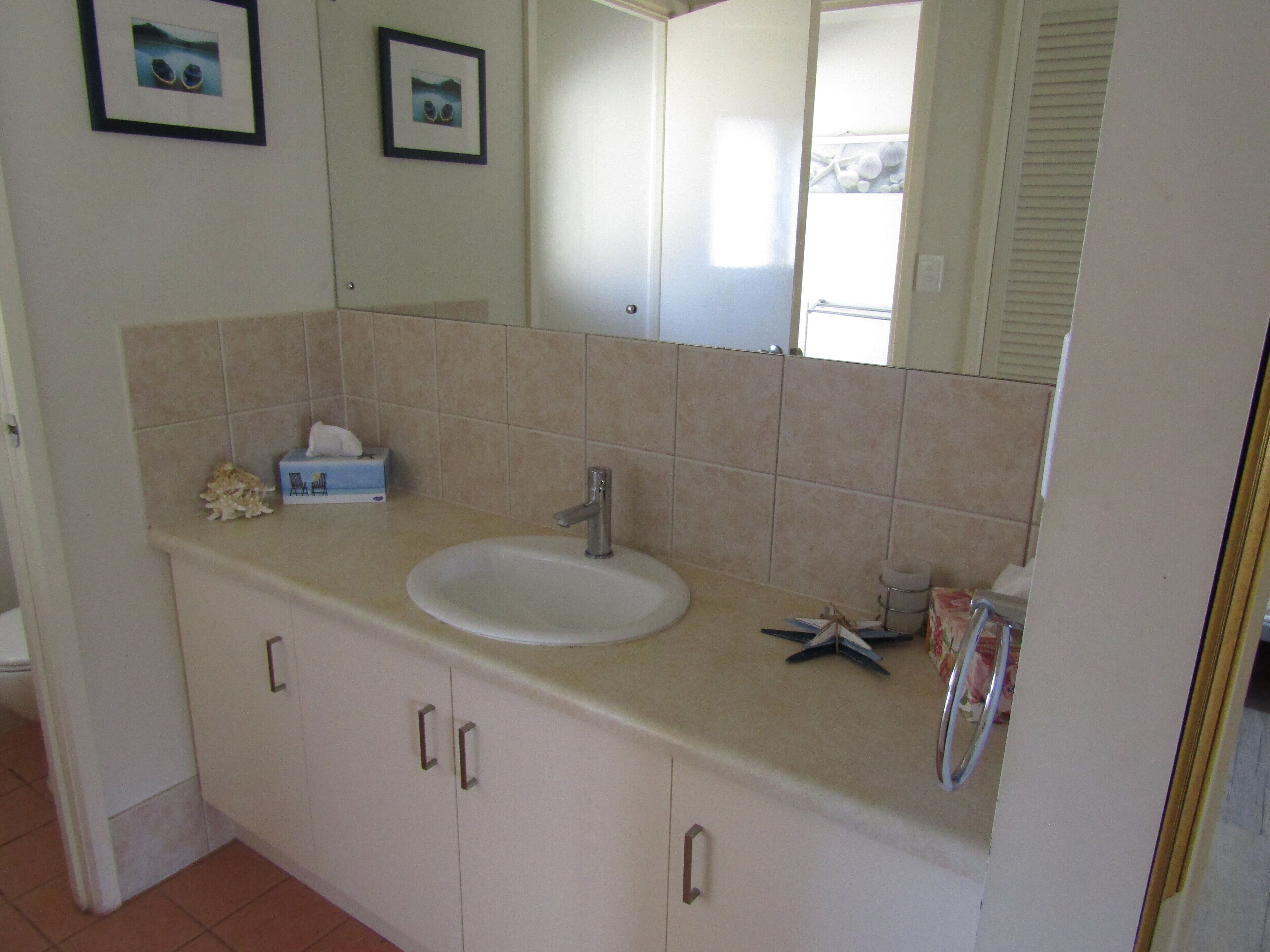 Ramsay's Retreat -Short walk to main street and beach! — image 9