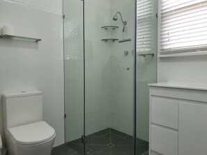 Shower, towels - Dunworkin' ~ Panoramic Views! - Beach right on your doorstep (Coobowie)