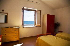 2 chambres, fer et planche Ă repasser, literie fournie