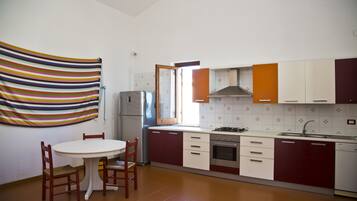 Frigorifero, forno, lavastoviglie, pentole/stoviglie/utensili