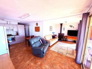 Televisión y reproductor de DVD 