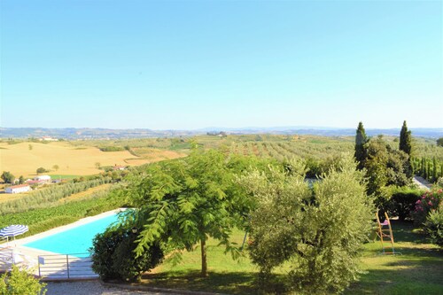 Agriturismo Luggiano Apartment "AIA"