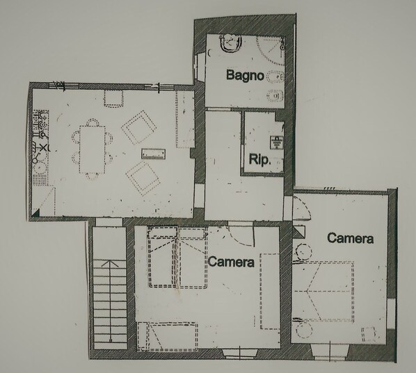 Plano de planta con habitaciones identificadas, incluyendo una 'Camera' y un 'Bagno'.