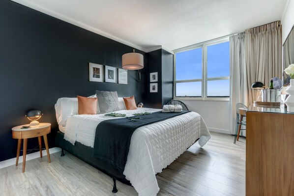 1 Schlafzimmer, Zimmersafe, Schreibtisch, Bügeleisen/Bügelbrett