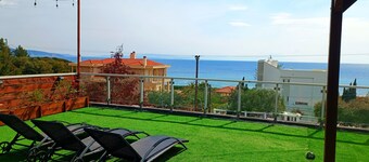Salonikiou Beach Apartments & Villas
Deluxe Penthouse Junior Suite