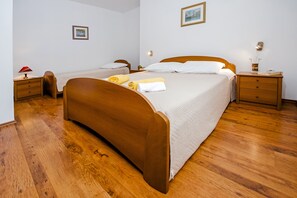 1 bedroom, in-room safe, iron/ironing board, travel cot