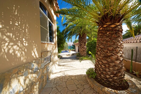 Property grounds - VILLA FARO (Ampolla)