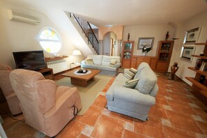 TV, DVD player - VILLA FARO (Ampolla)