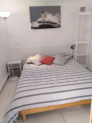 3 chambres, fer et planche à repasser, Wi-Fi, draps fournis