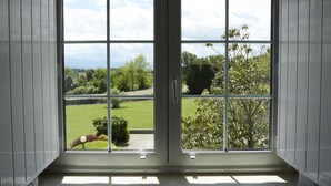Unclassified image, 4 of 57, button - OFFER: Exclusive rural house with large garden, spectacular pool and spa. (Gurb)