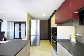 Refrigerador, microondas, horno y lavavajillas