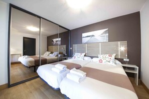 1 habitación, tabla de planchar con plancha, wifi gratis y ropa de cama