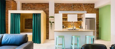 Family Loft, 2 Bathrooms (SR102) | Living room