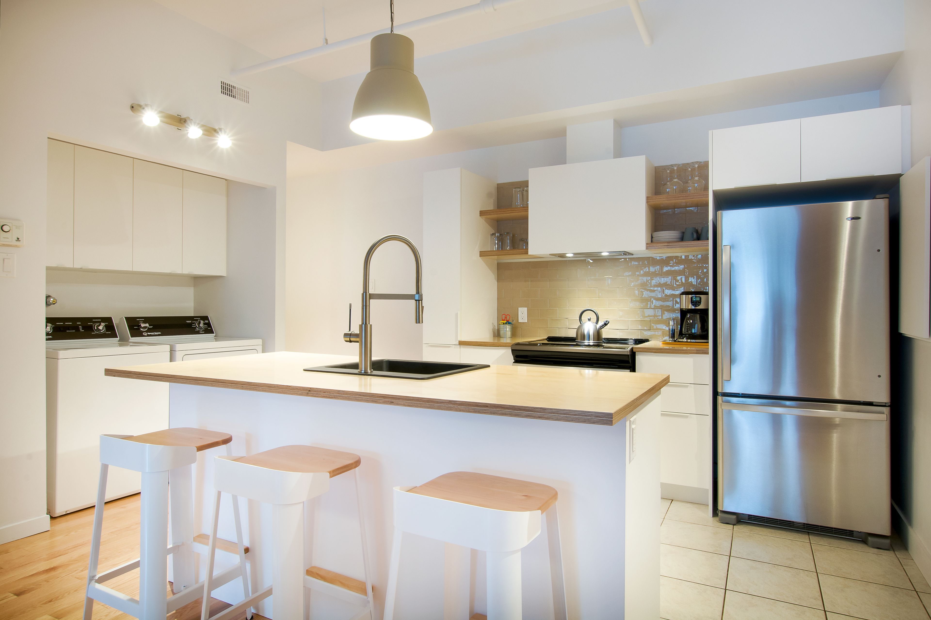 家庭樓中樓客房 (SR202) | 私人廚房 | 大型冰箱、微波爐、烤箱、爐台