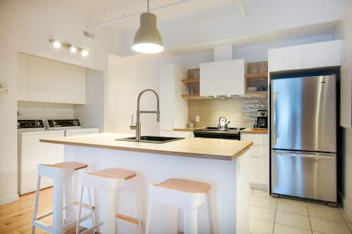 Family Loft , King Bed (SR202) | Private kitchen | Full-size fridge, microwave, oven, stovetop